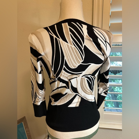 WHBM Cardigan Size XS Multicolor Abstract Lines Black White Tan 3/4 Sleeve - Picture 3 of 9